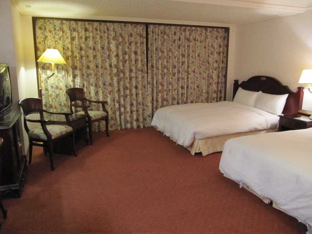 Sunrise Hotel Tainan Exterior foto