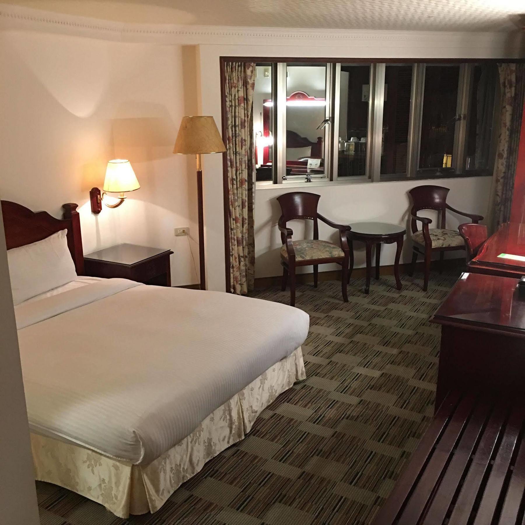 Sunrise Hotel Tainan Exterior foto