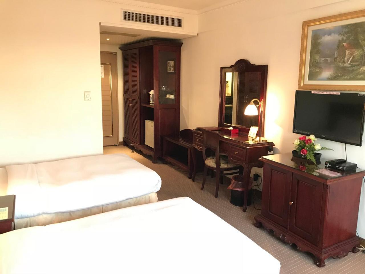 Sunrise Hotel Tainan Exterior foto