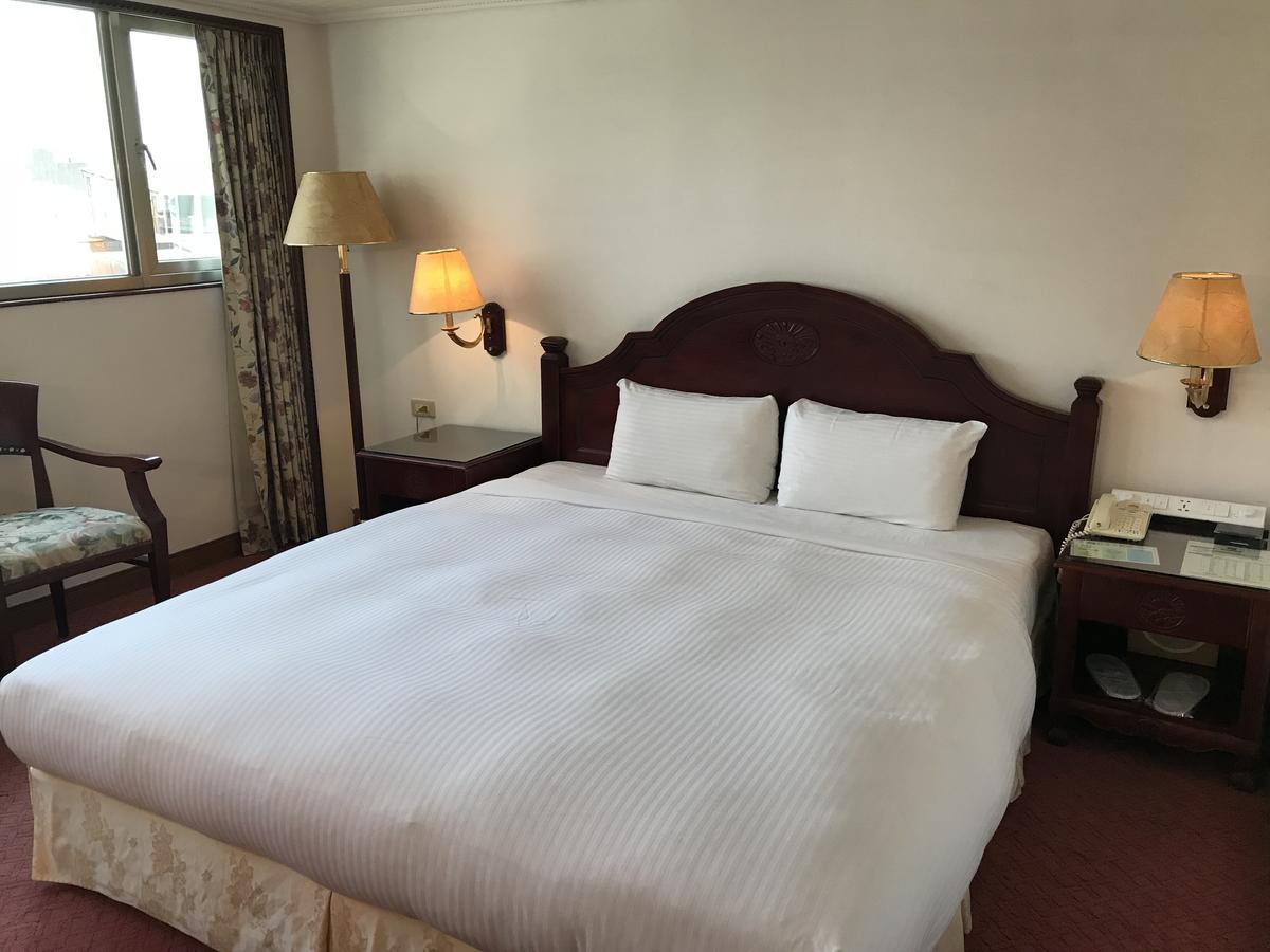 Sunrise Hotel Tainan Exterior foto